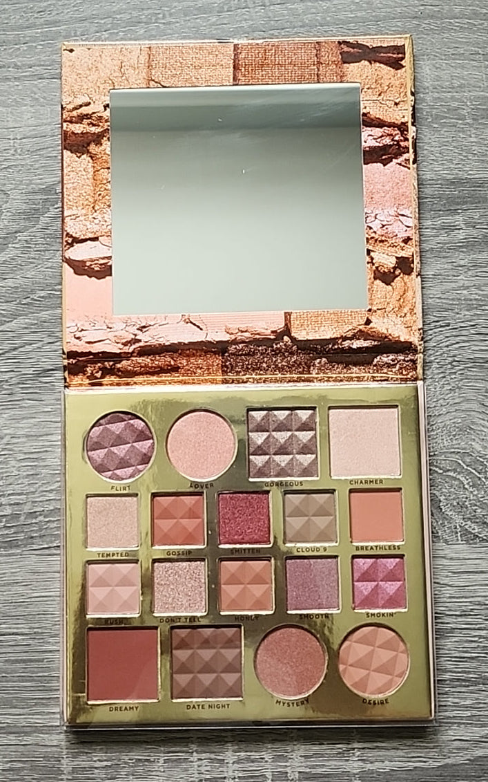 Nicole Miller Newest Crush Eyeshadow Palette – 18 Beautiful Shades – Nude & Glam Looks